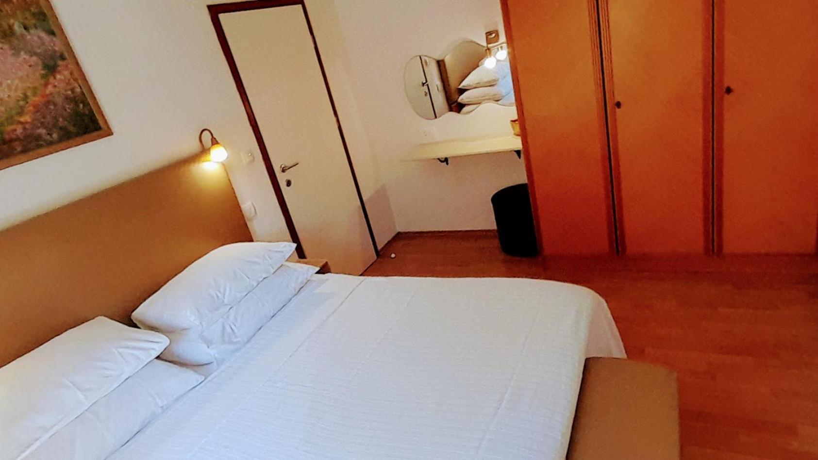 Apartments Iris コルチュラ エクステリア 写真